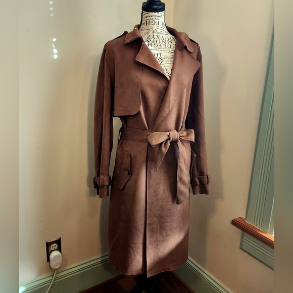 Haute Monde Classic Tan Trench Coat - Picture 4 of 11